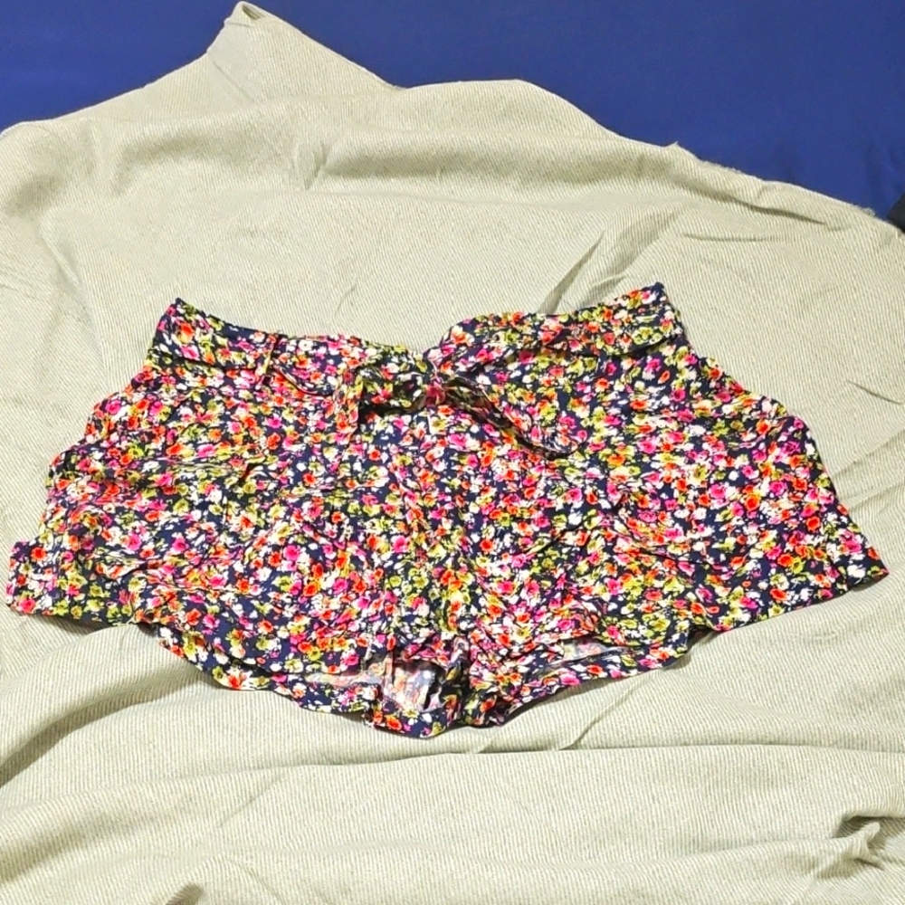 Love Culture Floral Women's Shorts/Skort